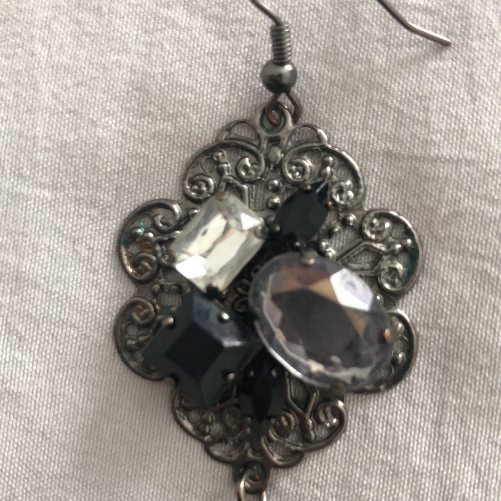 Versatile Earrings - Picture 3 of 4